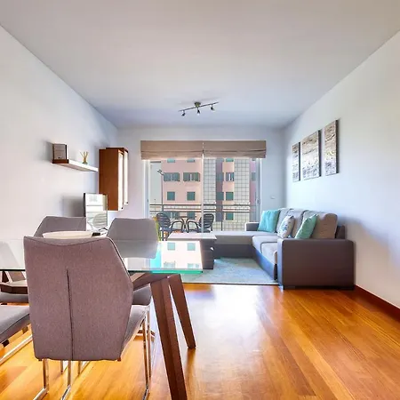 Blue Sky With Pool By Madeira דירה *