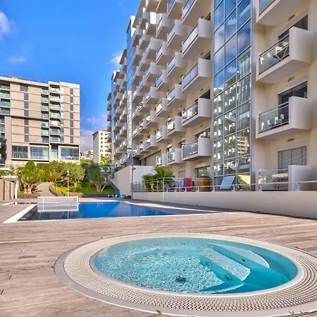Blue Sky With Pool By Hr Madeira Apartment *