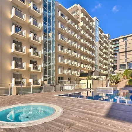 Blue Sky With Pool By Madeira דירה