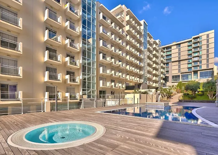 Blue Sky With Pool By Madeira Apartment