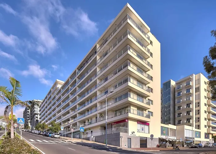Blue Sky With Pool By Madeira Apartment